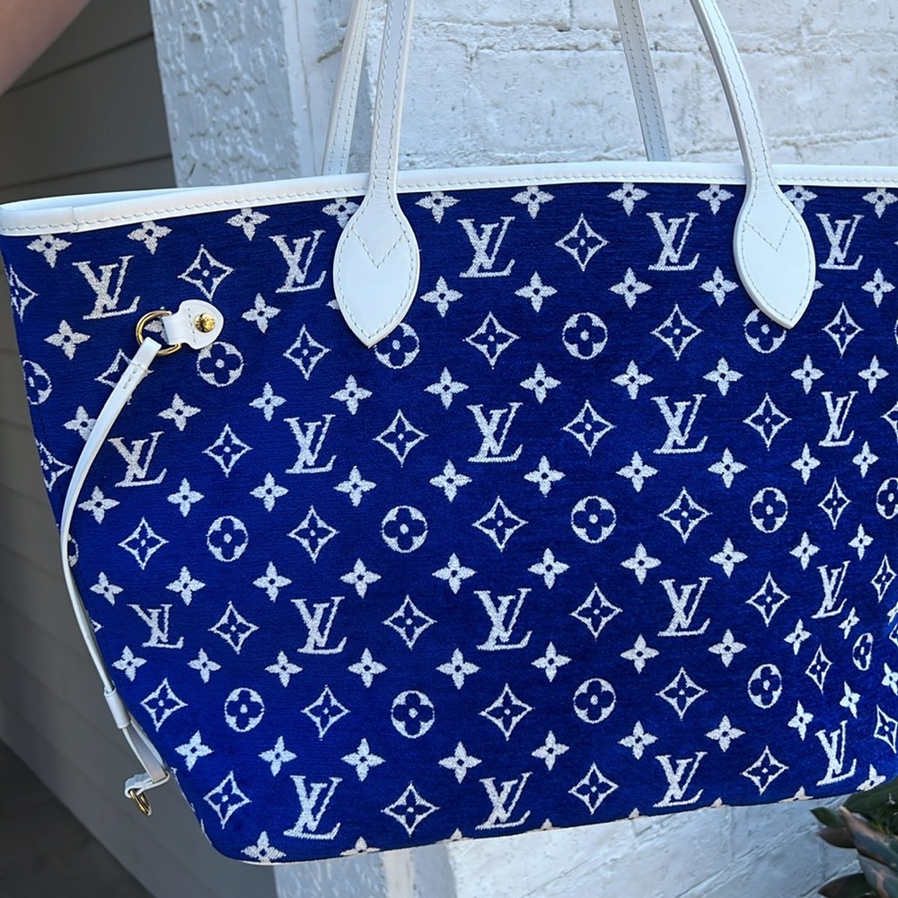 $125 ENTRY for this LTD BLUE VELVET 2022 LV NEVERFULL Customer Appreciation - Picture 14 of 17